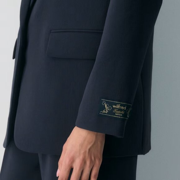 NWT Aritzia Generation Blazer Crepette Dark Night Navy - Picture 4 of 6